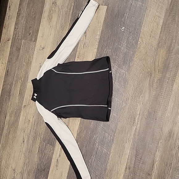 Under Armour Other - Under armor base layer fitted top